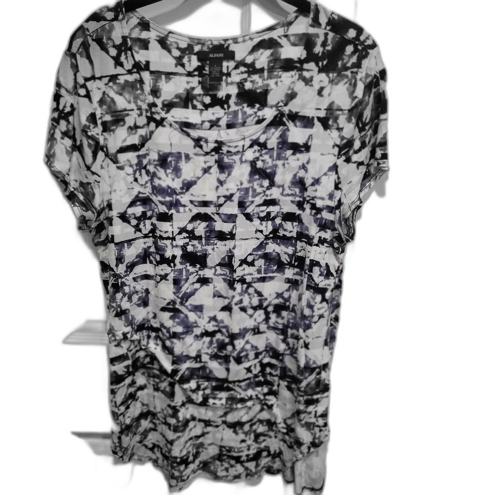 Nice Tunic in Black and Grey Print - Size Large